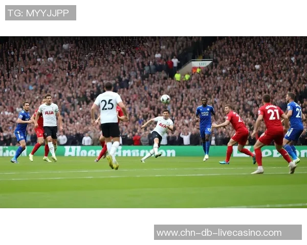 世界杯足球赛的荣耀与梦想在绿茵场上交汇的激情时刻